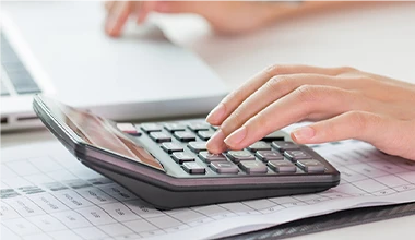 Calculating preferential distributor pricing on equipment orders