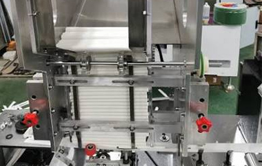 Straw feeding hopper